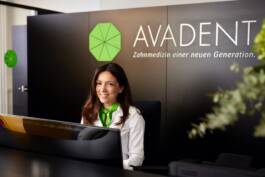 Unsere Mitarbeiter an der Rezeption in Bad Homburg – Herzlichkeit und Kompetenz bei AVADENT