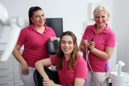 Teamarbeit bei AVADENT – Freundlich und engagiert für unsere Patienten.